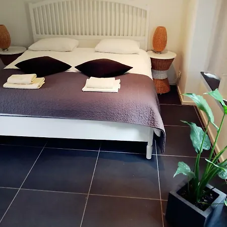 Kasteel Nijswiller Bed and Breakfast